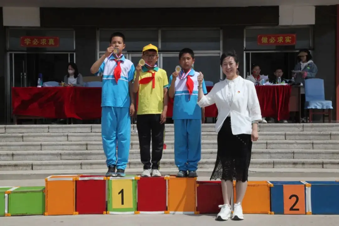 曹庄小学召开第五届阳光体育运动会----“健康育人 趣享运动” 第133张 曹庄小学召开第五届阳光体育运动会----“健康育人 趣享运动” 第133张