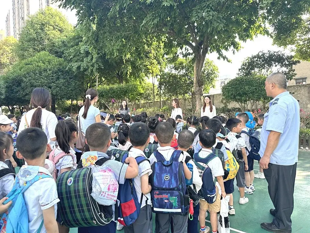 【奇乐睿幼儿园】——“初探小学·礼遇成长”大班组参观小学活动 第26张 【奇乐睿幼儿园】——“初探小学·礼遇成长”大班组参观小学活动 第26张