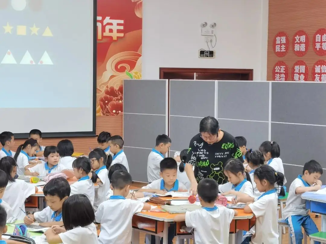 【陶美教育】素养导向下的小学数学课堂|石湾第一小学、石湾第二小学和佛科实验小学三校互助教研课堂研讨活动暨林雅梅名师工作室研修活动 第7张 【陶美教育】素养导向下的小学数学课堂|石湾第一小学、石湾第二小学和佛科实验小学三校互助教研课堂研讨活动暨林雅梅名师工作室研修活动 第7张