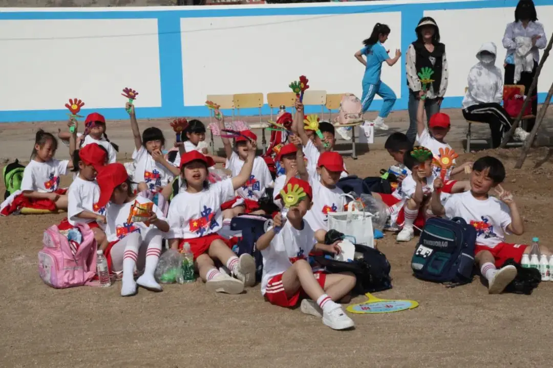 曹庄小学召开第五届阳光体育运动会----“健康育人 趣享运动” 第109张 曹庄小学召开第五届阳光体育运动会----“健康育人 趣享运动” 第109张