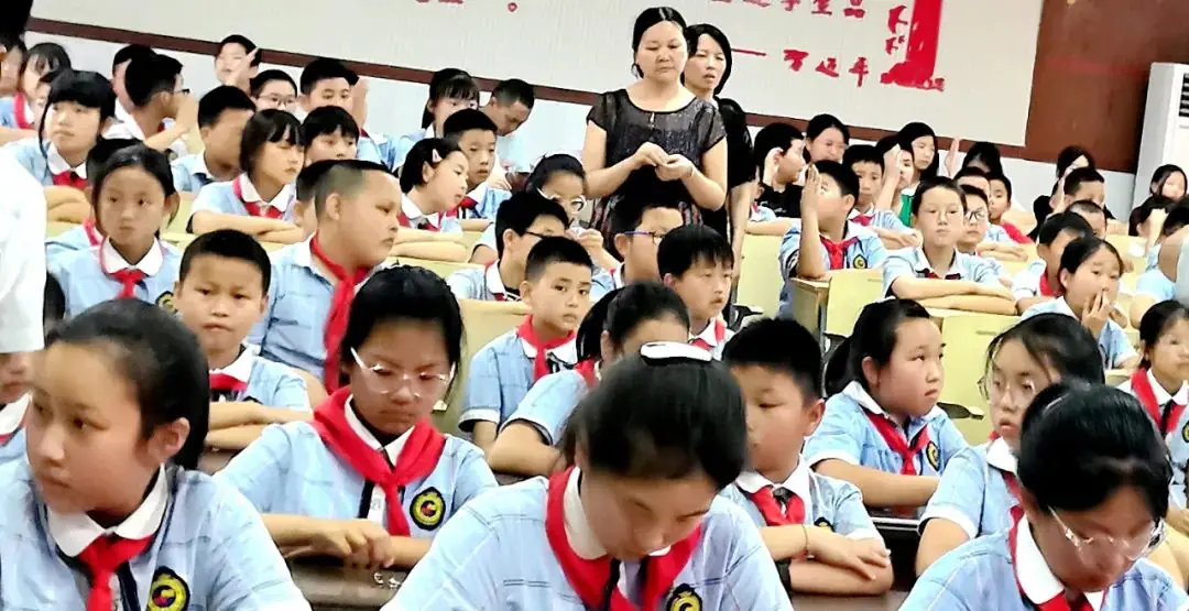 绵阳电子老科协赴吴家小学开展两弹一星精神宣讲 第1张 绵阳电子老科协赴吴家小学开展两弹一星精神宣讲 第1张