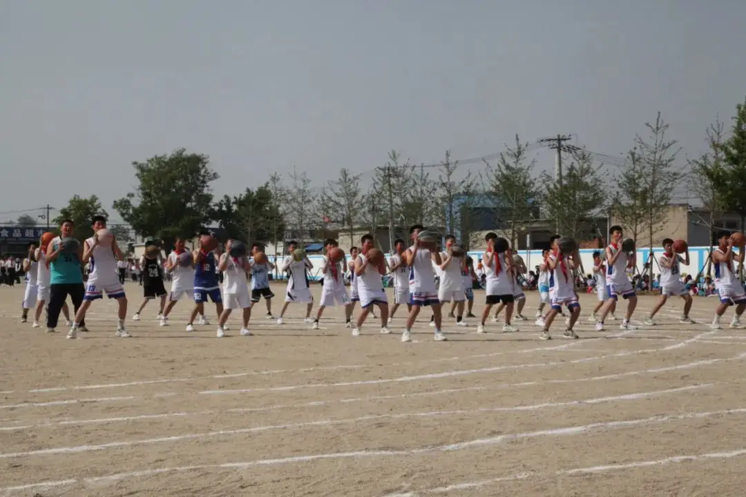 曹庄小学召开第五届阳光体育运动会----“健康育人 趣享运动” 第45张 曹庄小学召开第五届阳光体育运动会----“健康育人 趣享运动” 第45张