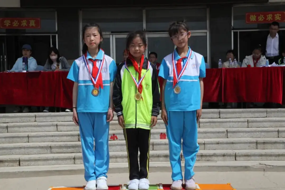 曹庄小学召开第五届阳光体育运动会----“健康育人 趣享运动” 第135张 曹庄小学召开第五届阳光体育运动会----“健康育人 趣享运动” 第135张