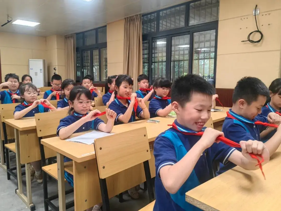 传薪火 向未来——2024年外国语小学大队委第四次会议 第8张 传薪火 向未来——2024年外国语小学大队委第四次会议 第8张