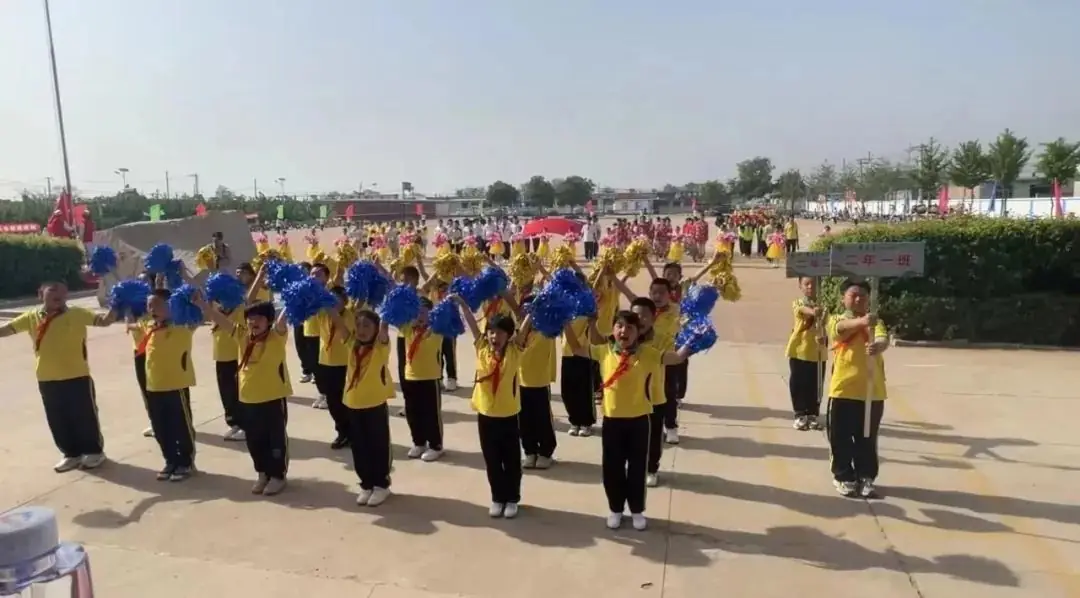 曹庄小学召开第五届阳光体育运动会----“健康育人 趣享运动” 第29张 曹庄小学召开第五届阳光体育运动会----“健康育人 趣享运动” 第29张