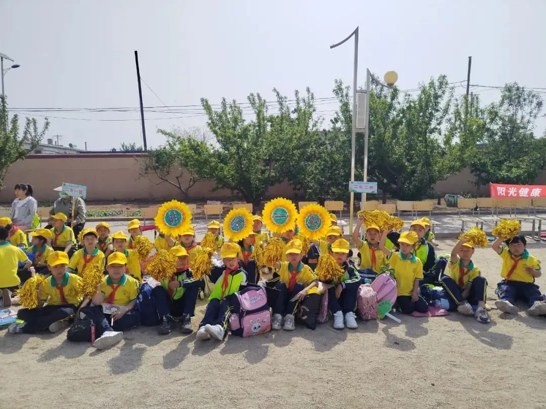 曹庄小学召开第五届阳光体育运动会----“健康育人 趣享运动” 第111张 曹庄小学召开第五届阳光体育运动会----“健康育人 趣享运动” 第111张