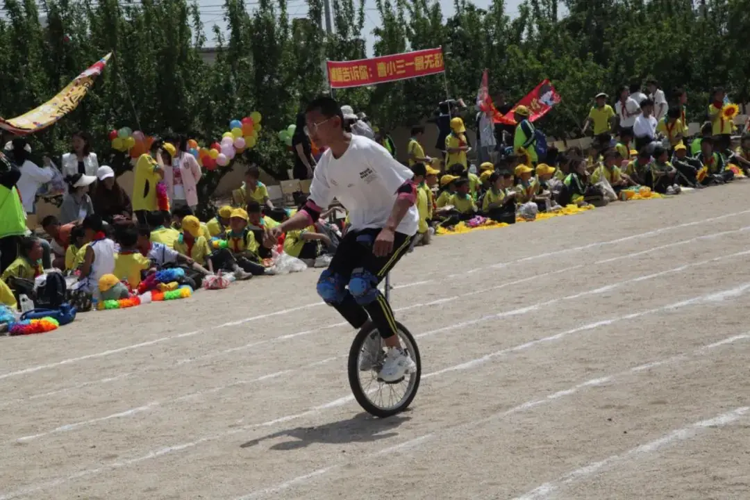 曹庄小学召开第五届阳光体育运动会----“健康育人 趣享运动” 第73张 曹庄小学召开第五届阳光体育运动会----“健康育人 趣享运动” 第73张