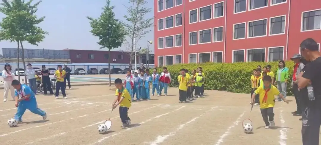 曹庄小学召开第五届阳光体育运动会----“健康育人 趣享运动” 第93张 曹庄小学召开第五届阳光体育运动会----“健康育人 趣享运动” 第93张