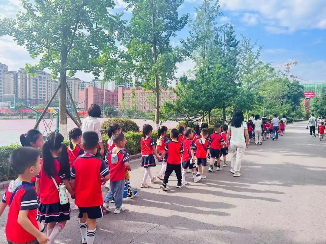 【凤幼动态】“初遇小学 筑梦成长”——幼小衔接之走进小学大班活动 第15张 【凤幼动态】“初遇小学 筑梦成长”——幼小衔接之走进小学大班活动 第15张