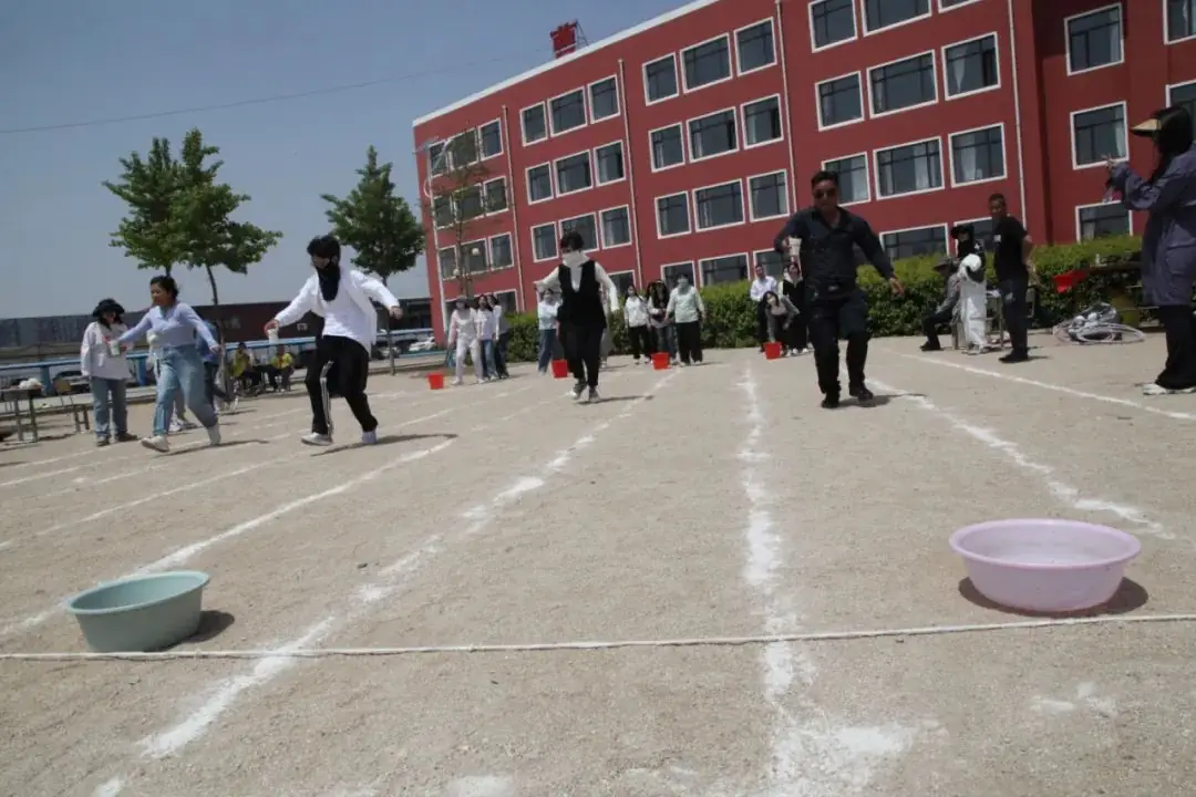 曹庄小学召开第五届阳光体育运动会----“健康育人 趣享运动” 第125张 曹庄小学召开第五届阳光体育运动会----“健康育人 趣享运动” 第125张