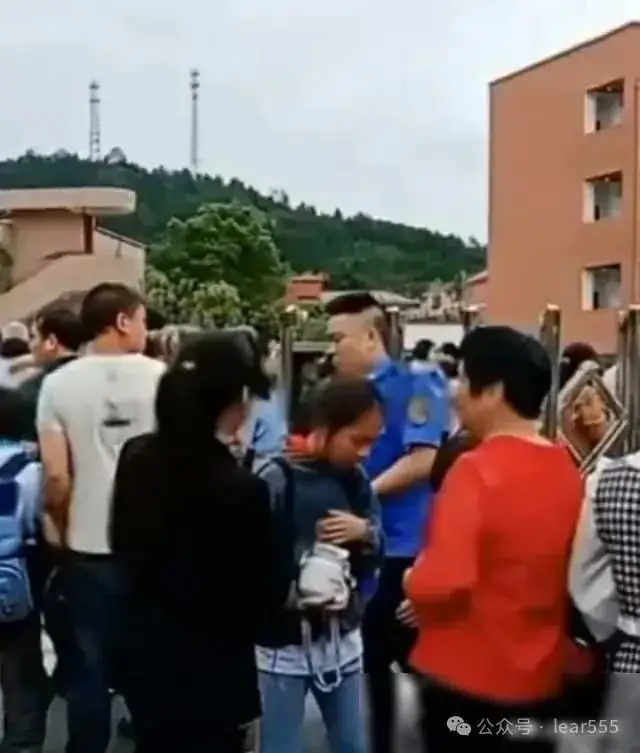 突发!江西一小学发生特大刑事案件致12人伤亡,嫌疑人身份被曝光 第12张 突发!江西一小学发生特大刑事案件致12人伤亡,嫌疑人身份被曝光 第12张
