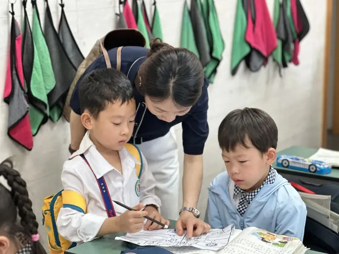 【奇乐睿幼儿园】——“初探小学·礼遇成长”大班组参观小学活动 第67张 【奇乐睿幼儿园】——“初探小学·礼遇成长”大班组参观小学活动 第67张