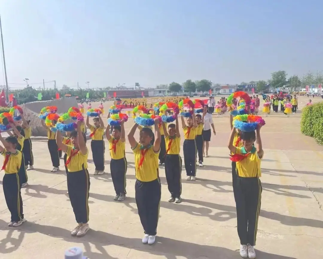 曹庄小学召开第五届阳光体育运动会----“健康育人 趣享运动” 第23张 曹庄小学召开第五届阳光体育运动会----“健康育人 趣享运动” 第23张