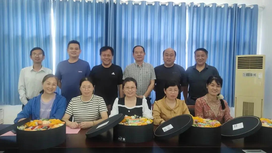 【鼎新城南·工会关怀】又是一年高考季,衷心祝福润心田——城南学校召开家有高考生教职工座谈会 第2张 【鼎新城南·工会关怀】又是一年高考季,衷心祝福润心田——城南学校召开家有高考生教职工座谈会 第2张