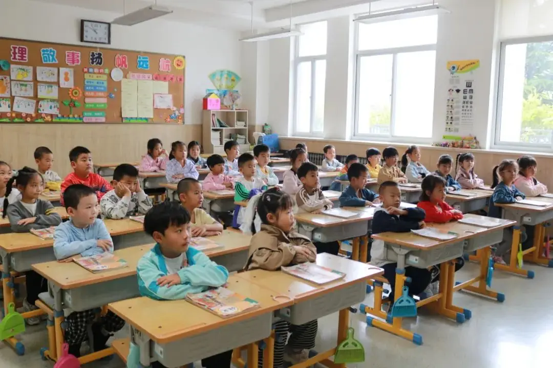 【全环境立德树人•观海动态】你好,小学——我园大班参观实验小学活动 第28张 【全环境立德树人•观海动态】你好,小学——我园大班参观实验小学活动 第28张