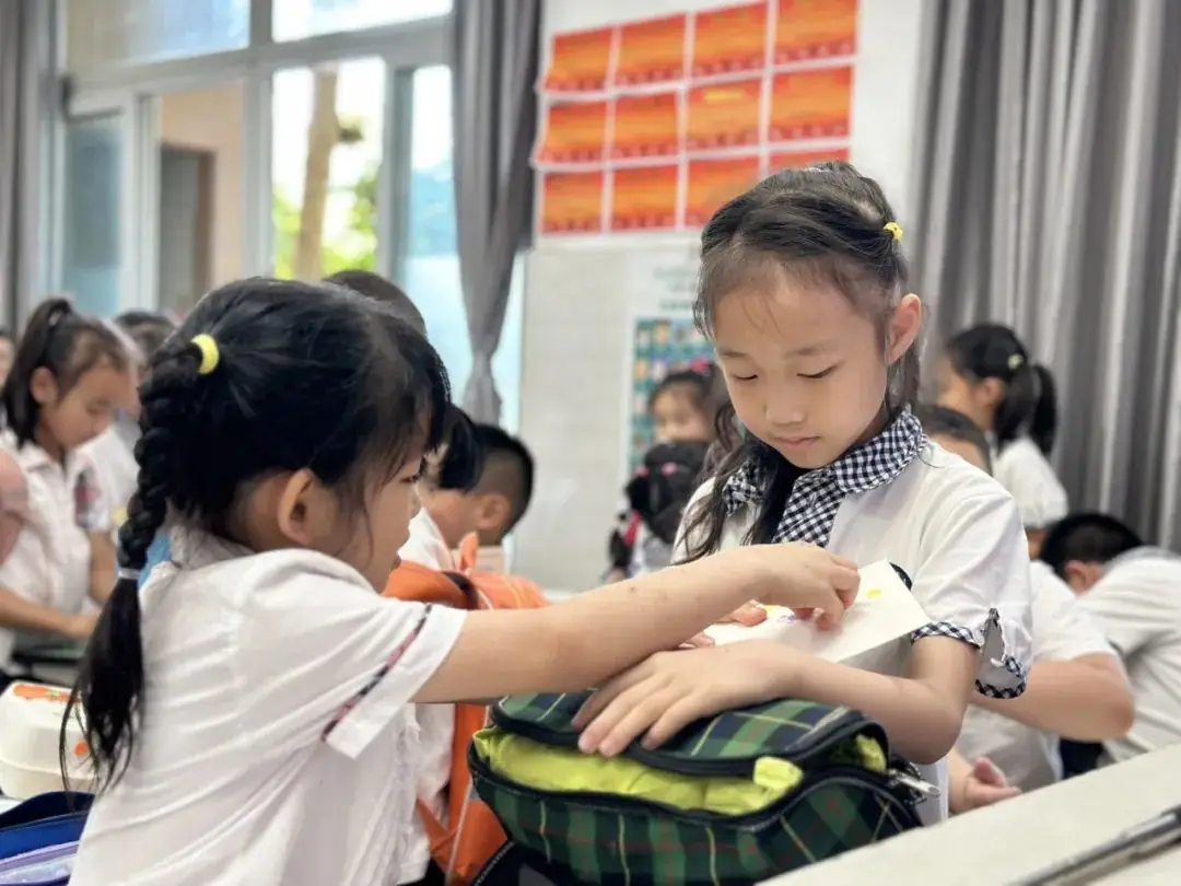 【奇乐睿幼儿园】——“初探小学·礼遇成长”大班组参观小学活动 第77张 【奇乐睿幼儿园】——“初探小学·礼遇成长”大班组参观小学活动 第77张