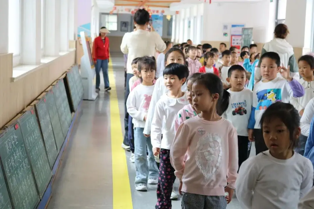 【全环境立德树人•观海动态】你好,小学——我园大班参观实验小学活动 第22张 【全环境立德树人•观海动态】你好,小学——我园大班参观实验小学活动 第22张