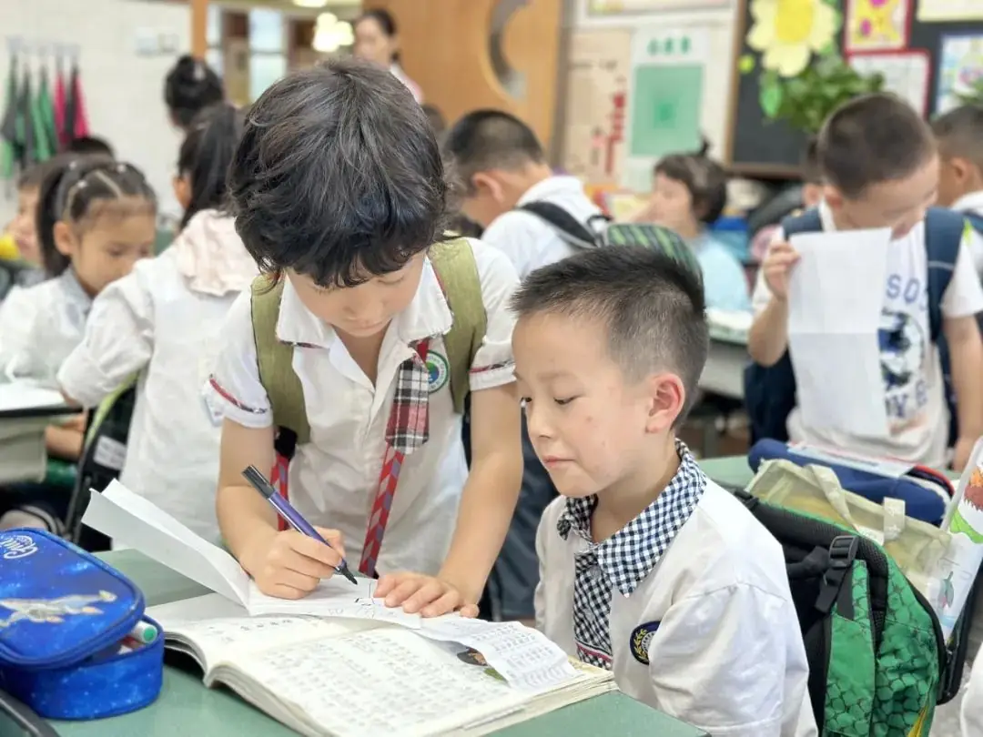 【奇乐睿幼儿园】——“初探小学·礼遇成长”大班组参观小学活动 第55张 【奇乐睿幼儿园】——“初探小学·礼遇成长”大班组参观小学活动 第55张