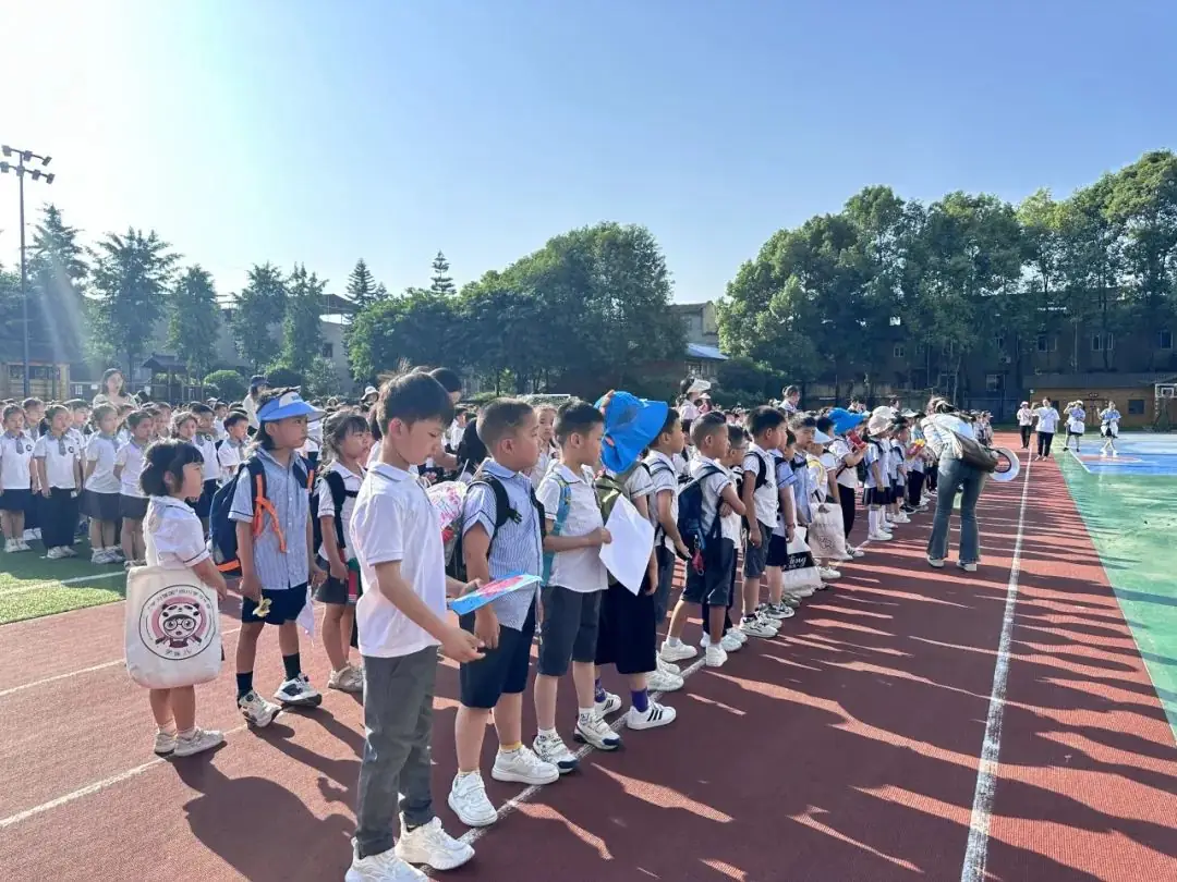 【奇乐睿幼儿园】——“初探小学·礼遇成长”大班组参观小学活动 第29张 【奇乐睿幼儿园】——“初探小学·礼遇成长”大班组参观小学活动 第29张