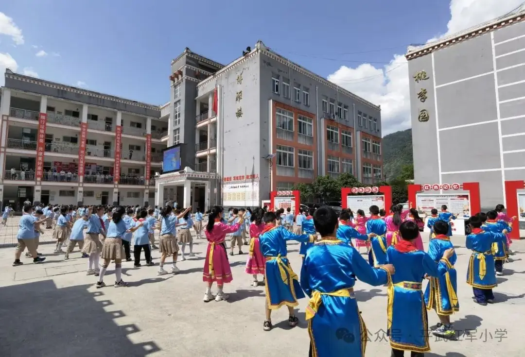 绵阳市教育科学研究所赴平通小学开展视导活动平武县2024年小学教师课堂教学展示暨平武—安州小学英语学科联合教研活动 第22张 绵阳市教育科学研究所赴平通小学开展视导活动平武县2024年小学教师课堂教学展示暨平武—安州小学英语学科联合教研活动 第22张