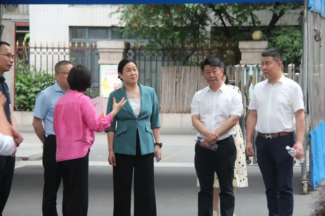 东郡小学迎接芙蓉区人大常委会伍艳飞主任以及 市、区人大代表一行调研视察 第3张 东郡小学迎接芙蓉区人大常委会伍艳飞主任以及 市、区人大代表一行调研视察 第3张