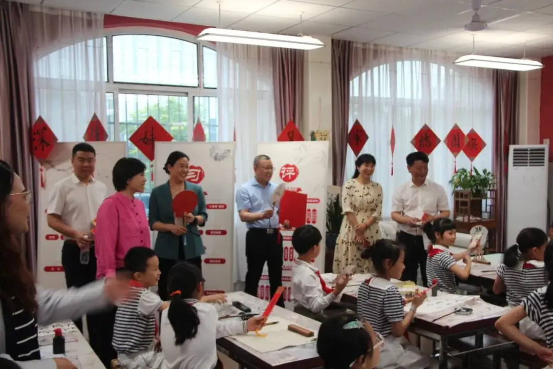 东郡小学迎接芙蓉区人大常委会伍艳飞主任以及 市、区人大代表一行调研视察 第8张 东郡小学迎接芙蓉区人大常委会伍艳飞主任以及 市、区人大代表一行调研视察 第8张