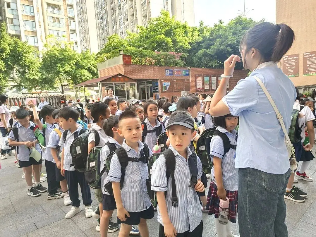 【奇乐睿幼儿园】——“初探小学·礼遇成长”大班组参观小学活动 第24张 【奇乐睿幼儿园】——“初探小学·礼遇成长”大班组参观小学活动 第24张