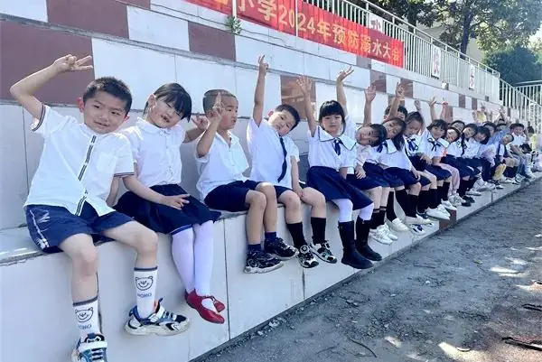 走进小学 体验成长——庐江县龙桥镇黄屯幼儿园开展幼小衔接活动 第4张 走进小学 体验成长——庐江县龙桥镇黄屯幼儿园开展幼小衔接活动 第4张