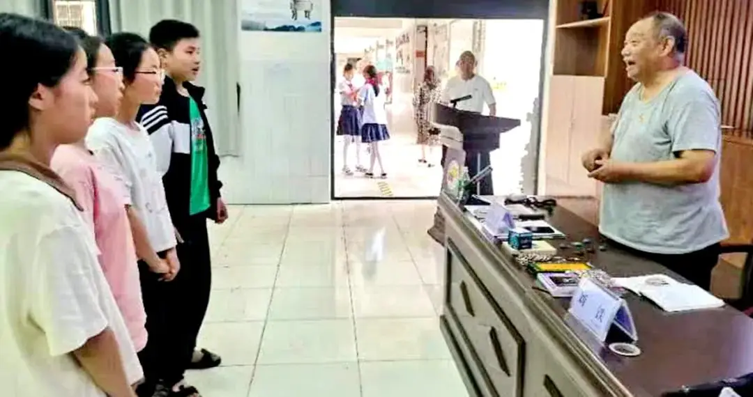 绵阳电子老科协赴吴家小学开展两弹一星精神宣讲 第2张 绵阳电子老科协赴吴家小学开展两弹一星精神宣讲 第2张