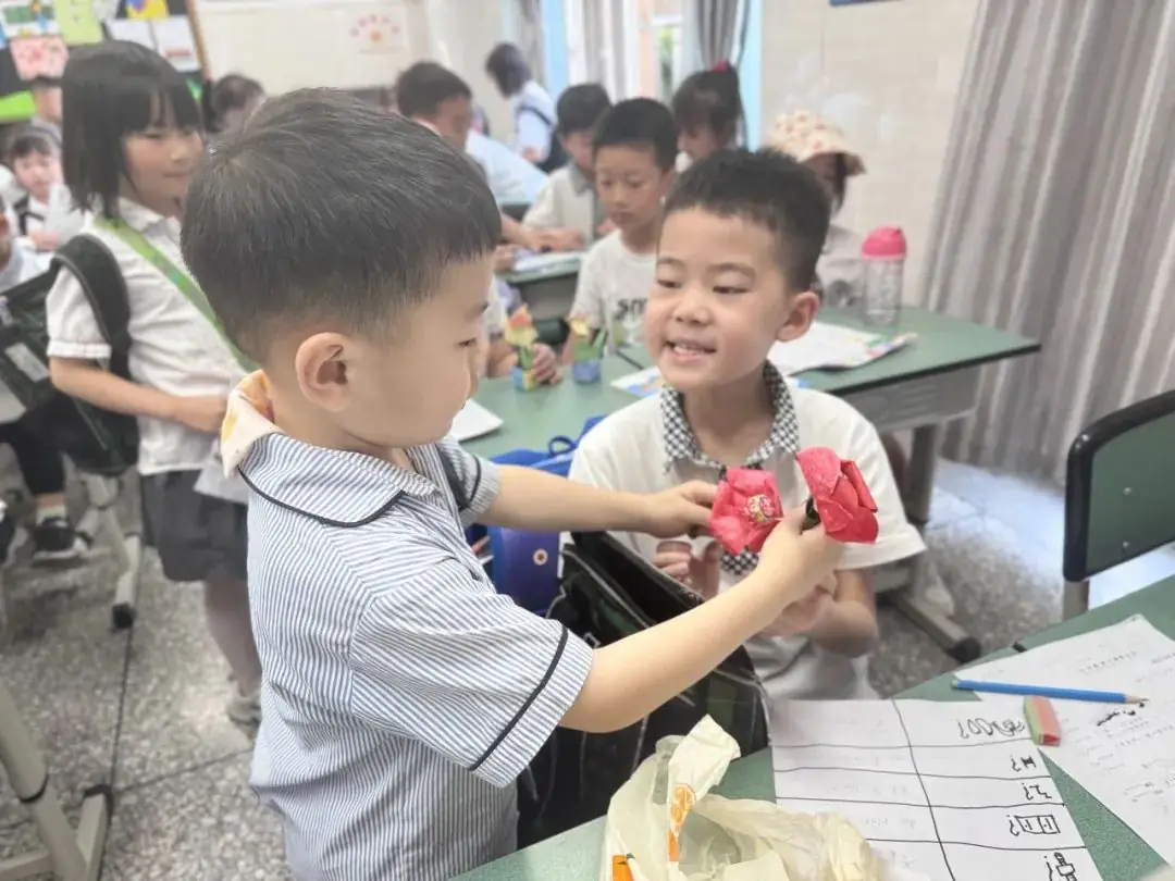 【奇乐睿幼儿园】——“初探小学·礼遇成长”大班组参观小学活动 第81张 【奇乐睿幼儿园】——“初探小学·礼遇成长”大班组参观小学活动 第81张