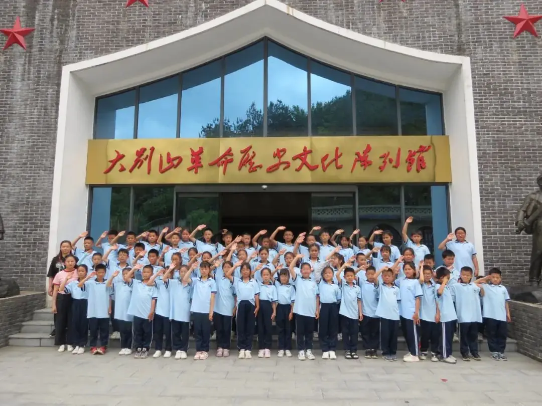 英山毕昇小学500多名师生到四季花海开展研学实践 第8张 英山毕昇小学500多名师生到四季花海开展研学实践 第8张