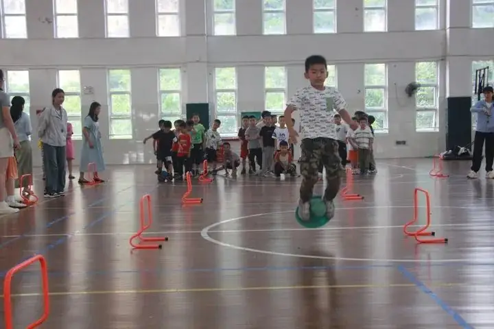柳州市阳和第二小学2024年春季学期趣味运动会 第25张 柳州市阳和第二小学2024年春季学期趣味运动会 第25张