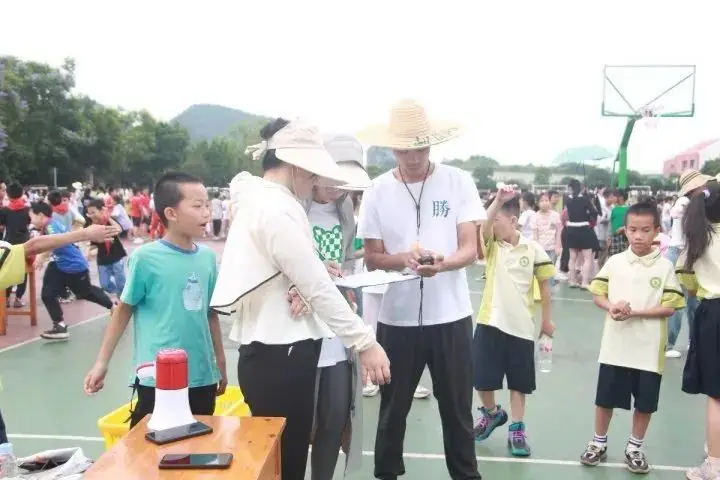 柳州市阳和第二小学2024年春季学期趣味运动会 第44张 柳州市阳和第二小学2024年春季学期趣味运动会 第44张