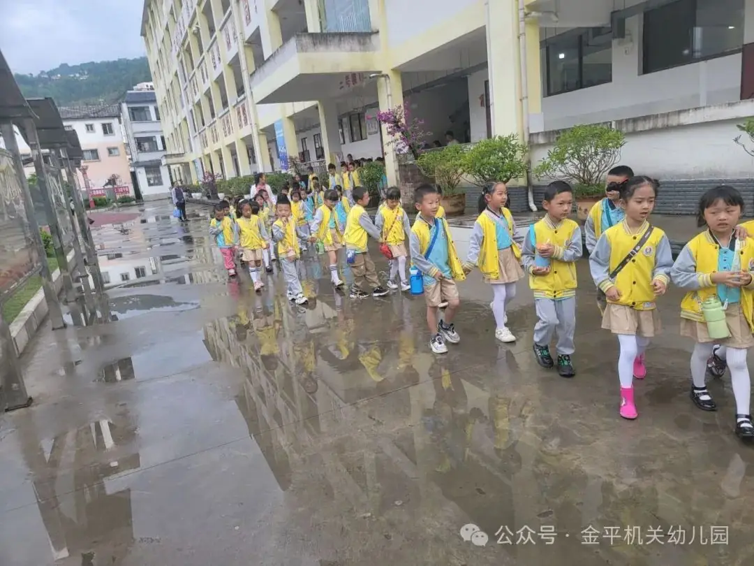 【幼小衔接】探秘小学 “幼”见美好——金平县机关幼儿园2024年大班幼儿参观小学活动 第23张 【幼小衔接】探秘小学 “幼”见美好——金平县机关幼儿园2024年大班幼儿参观小学活动 第23张