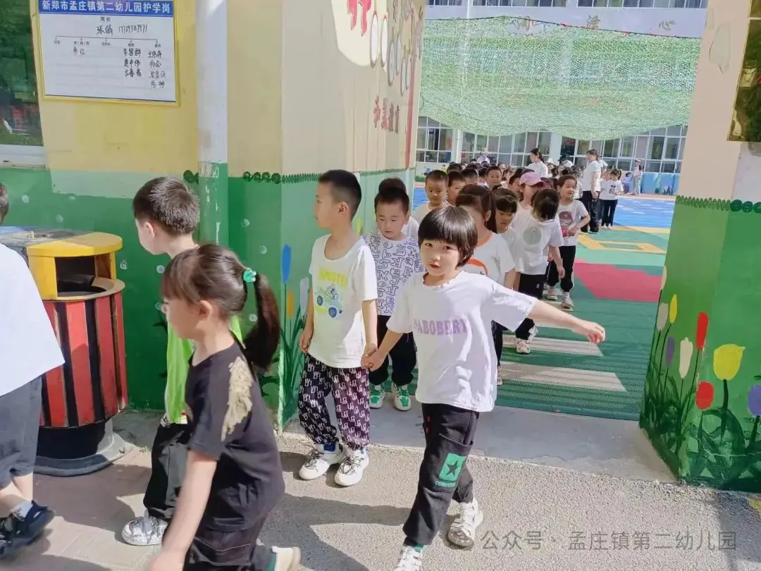 【幼小衔接】小学初体验 衔接促成长 ---新郑市孟庄镇第二幼儿园幼小衔接之大班幼儿参观小学活动 第8张 【幼小衔接】小学初体验 衔接促成长 ---新郑市孟庄镇第二幼儿园幼小衔接之大班幼儿参观小学活动 第8张