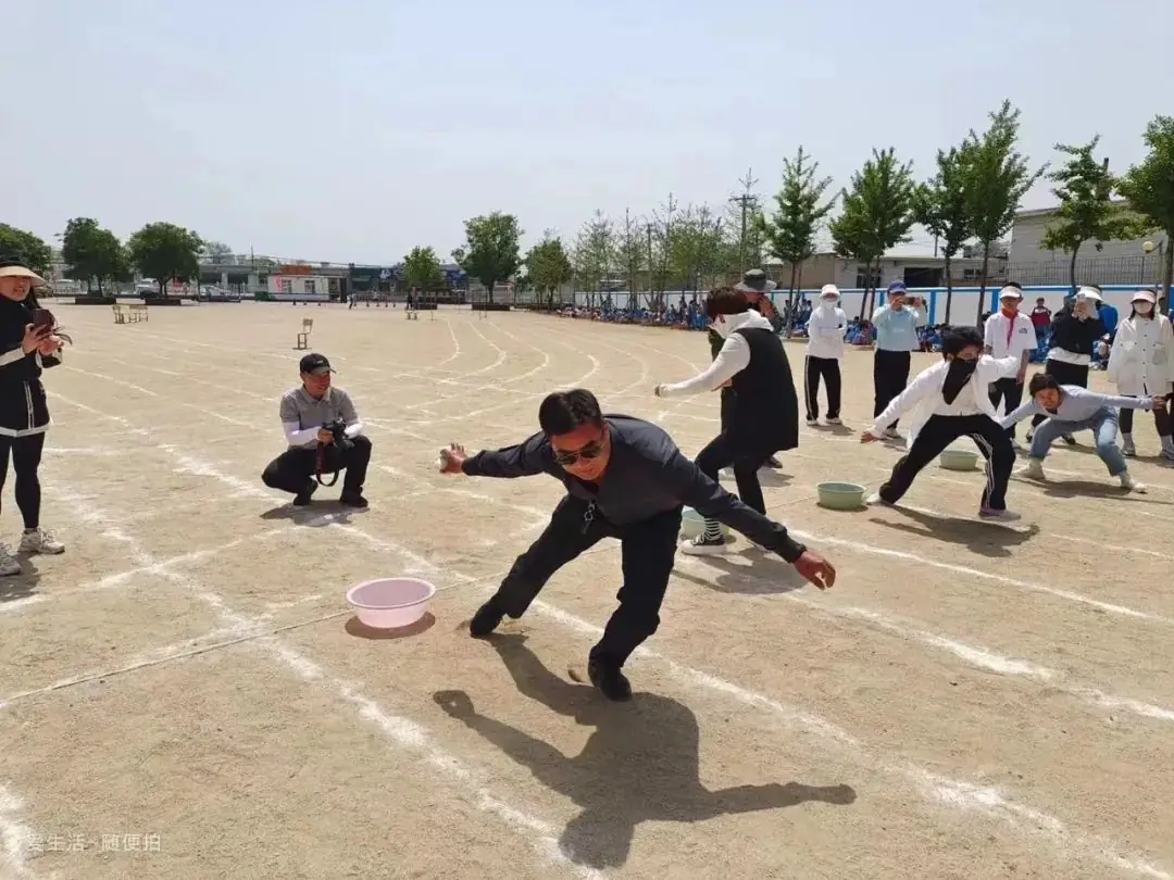 曹庄小学召开第五届阳光体育运动会----“健康育人 趣享运动” 第131张 曹庄小学召开第五届阳光体育运动会----“健康育人 趣享运动” 第131张