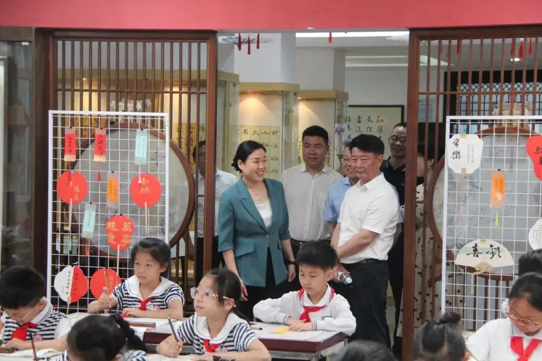 东郡小学迎接芙蓉区人大常委会伍艳飞主任以及 市、区人大代表一行调研视察 第7张 东郡小学迎接芙蓉区人大常委会伍艳飞主任以及 市、区人大代表一行调研视察 第7张