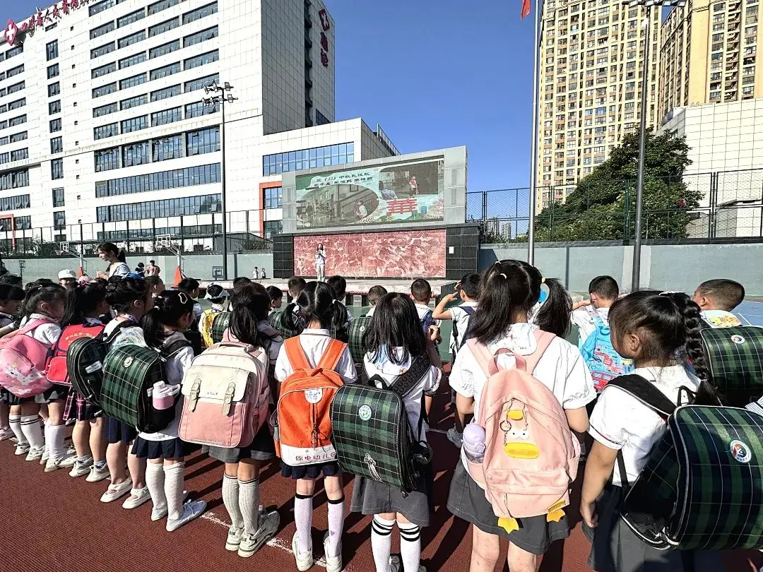 【奇乐睿幼儿园】——“初探小学·礼遇成长”大班组参观小学活动 第28张 【奇乐睿幼儿园】——“初探小学·礼遇成长”大班组参观小学活动 第28张