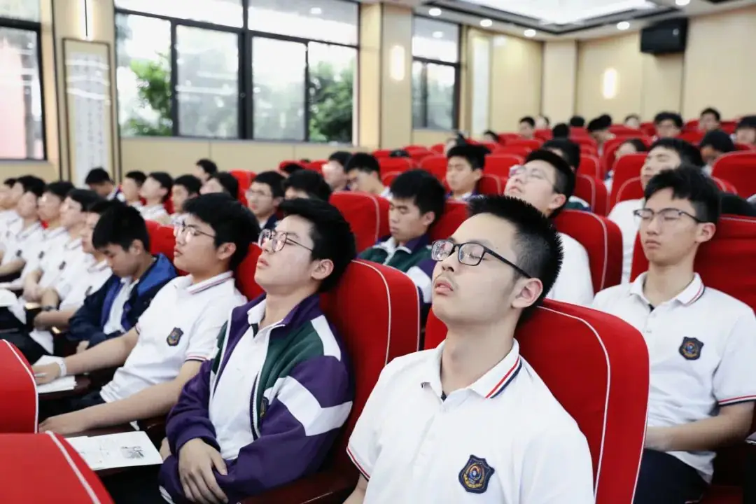 龙港市2024年“晴朗六月”中考考前讲座走进潜龙学校 第10张 龙港市2024年“晴朗六月”中考考前讲座走进潜龙学校 第10张