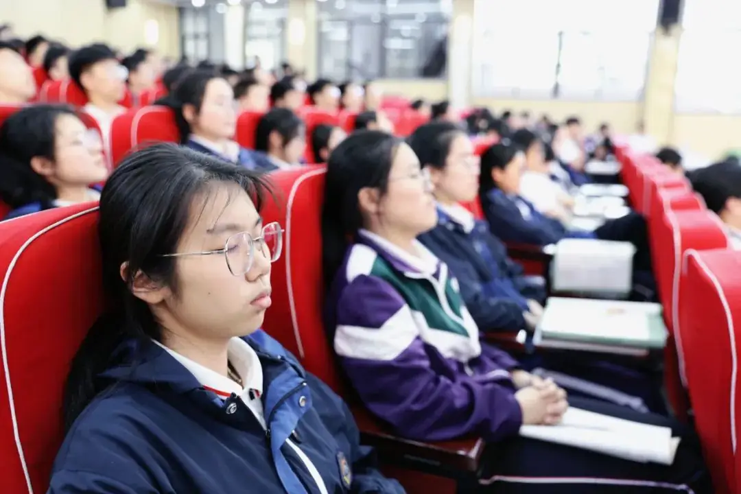 龙港市2024年“晴朗六月”中考考前讲座走进潜龙学校 第9张 龙港市2024年“晴朗六月”中考考前讲座走进潜龙学校 第9张