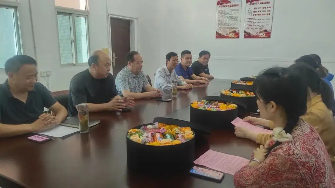 【鼎新城南·工会关怀】又是一年高考季,衷心祝福润心田——城南学校召开家有高考生教职工座谈会 第1张 【鼎新城南·工会关怀】又是一年高考季,衷心祝福润心田——城南学校召开家有高考生教职工座谈会 第1张