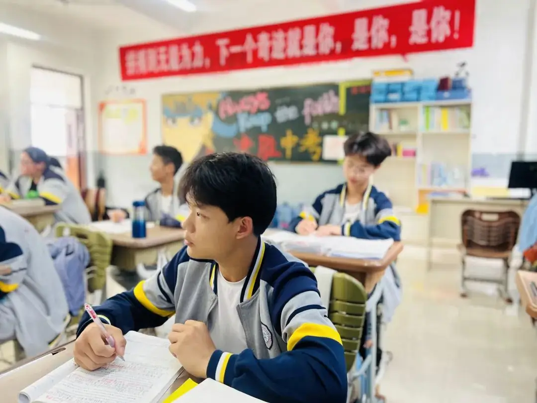 【中考倒计时】与时间赛跑,为梦想而战 第4张 【中考倒计时】与时间赛跑,为梦想而战 第4张