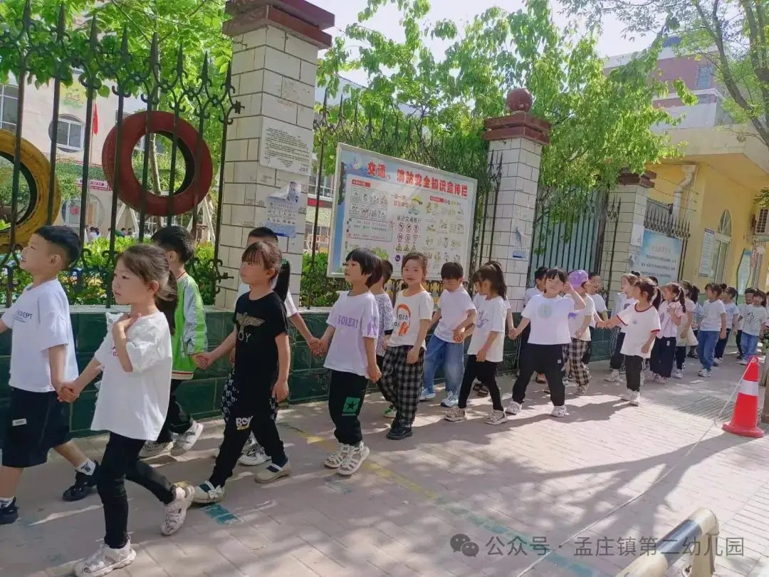 【幼小衔接】小学初体验 衔接促成长 ---新郑市孟庄镇第二幼儿园幼小衔接之大班幼儿参观小学活动 第10张 【幼小衔接】小学初体验 衔接促成长 ---新郑市孟庄镇第二幼儿园幼小衔接之大班幼儿参观小学活动 第10张