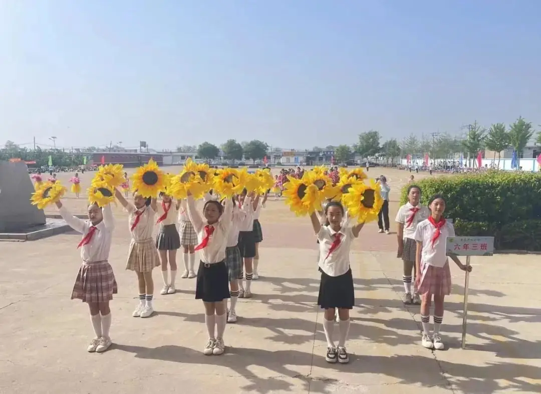 曹庄小学召开第五届阳光体育运动会----“健康育人 趣享运动” 第25张 曹庄小学召开第五届阳光体育运动会----“健康育人 趣享运动” 第25张