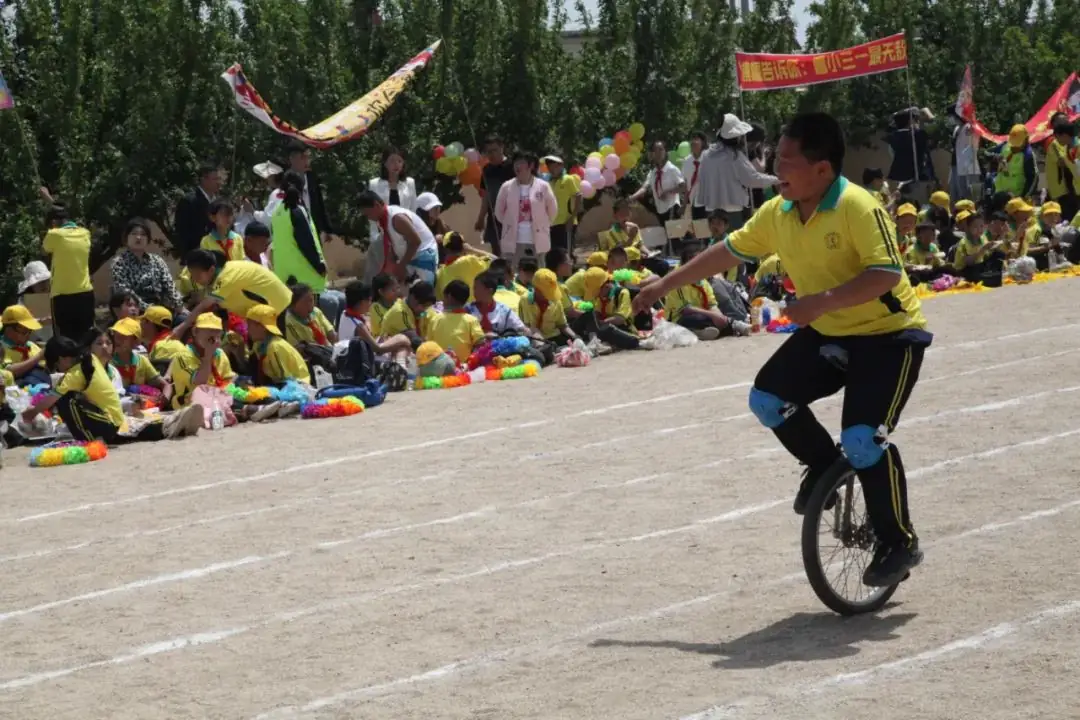 曹庄小学召开第五届阳光体育运动会----“健康育人 趣享运动” 第79张 曹庄小学召开第五届阳光体育运动会----“健康育人 趣享运动” 第79张