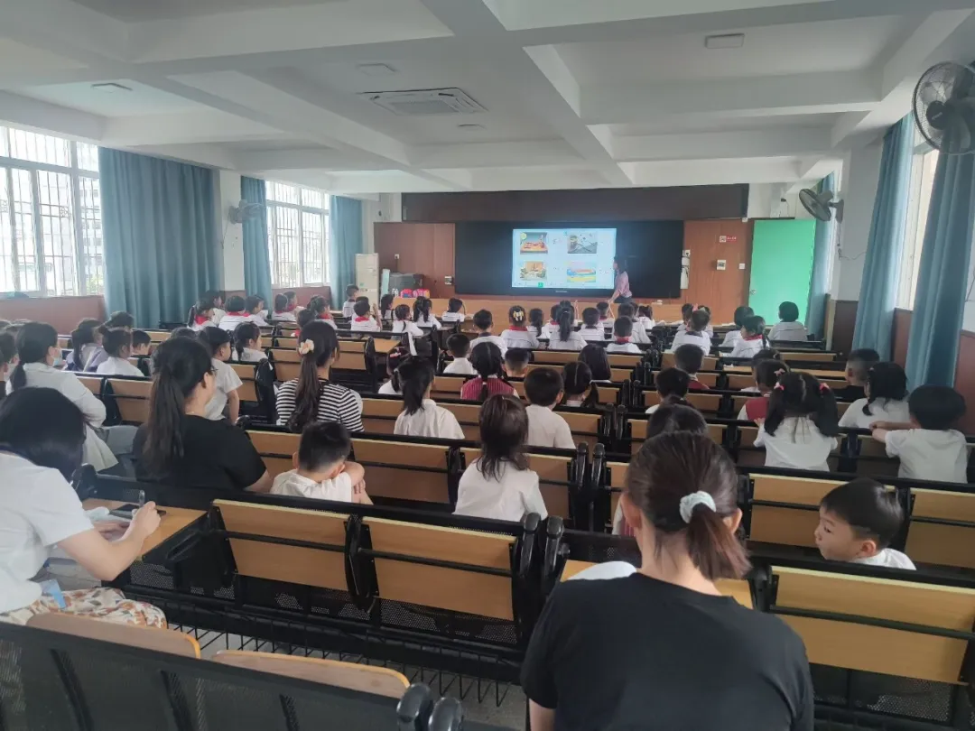 【幼小衔接】我与小学零距离——走进登塘小学 第21张 【幼小衔接】我与小学零距离——走进登塘小学 第21张