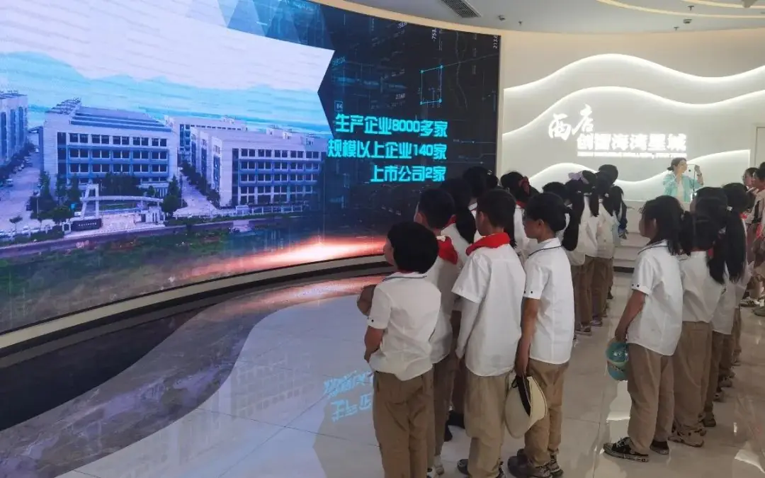 西店镇樟树小学:小小霞客游新城,蛎壳为笔绘祥龙 第3张