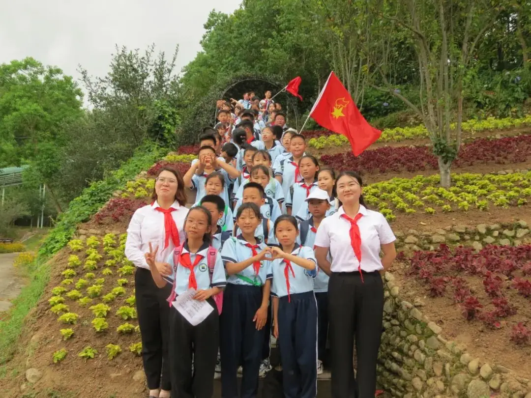 英山毕昇小学500多名师生到四季花海开展研学实践 第6张 英山毕昇小学500多名师生到四季花海开展研学实践 第6张