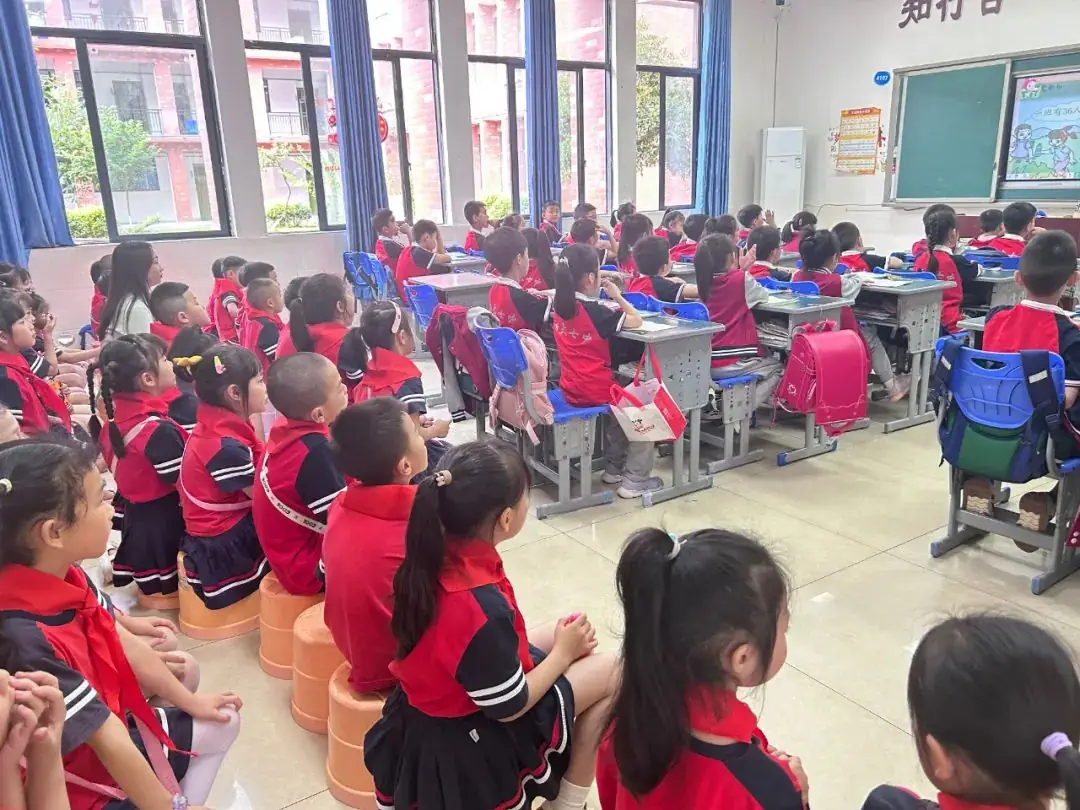 【凤幼动态】“初遇小学 筑梦成长”——幼小衔接之走进小学大班活动 第34张 【凤幼动态】“初遇小学 筑梦成长”——幼小衔接之走进小学大班活动 第34张