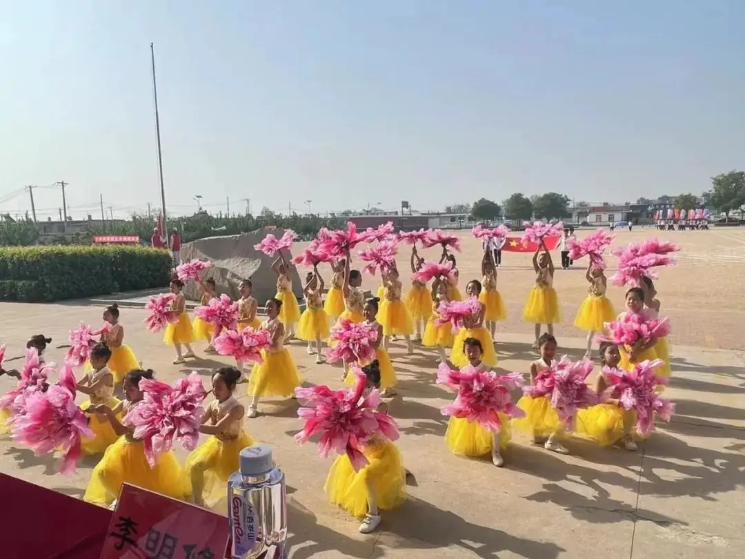 曹庄小学召开第五届阳光体育运动会----“健康育人 趣享运动” 第17张 曹庄小学召开第五届阳光体育运动会----“健康育人 趣享运动” 第17张